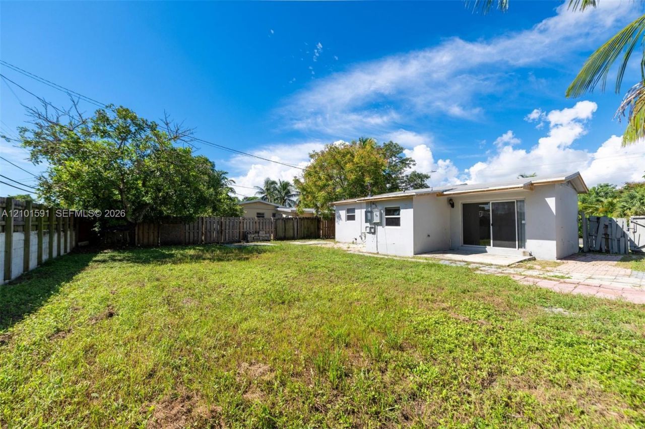 2340 NE 3rd Ave , Pompano Beach, FL 33060 Photo