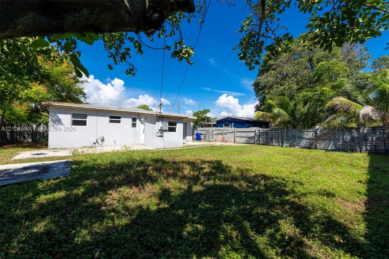 2340 NE 3rd Ave , Pompano Beach, FL 33060 Photo