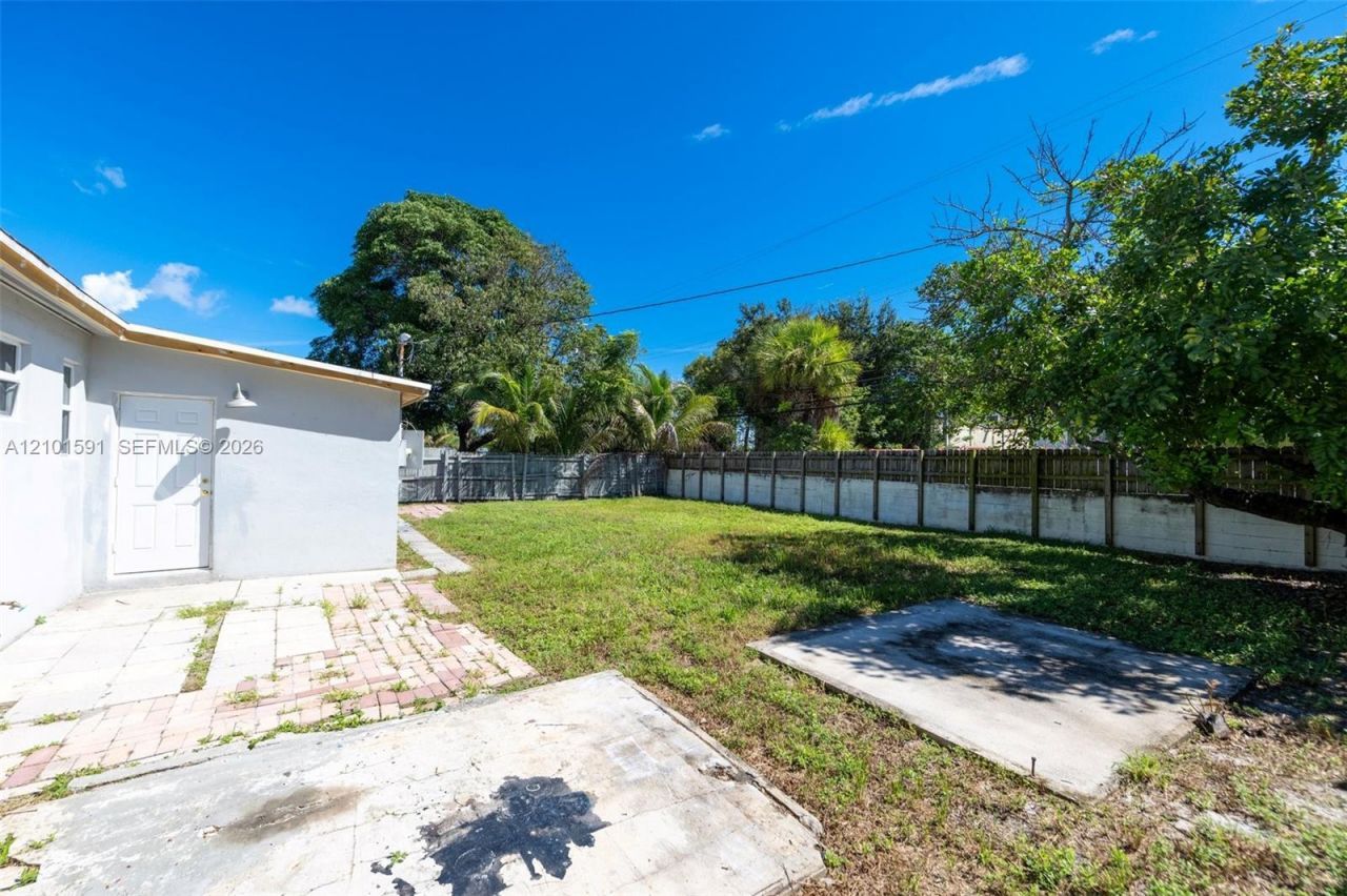 2340 NE 3rd Ave , Pompano Beach, FL 33060 Photo
