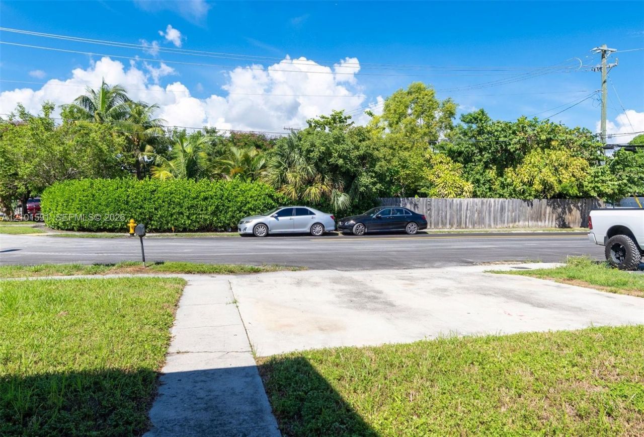 2340 NE 3rd Ave , Pompano Beach, FL 33060 Photo