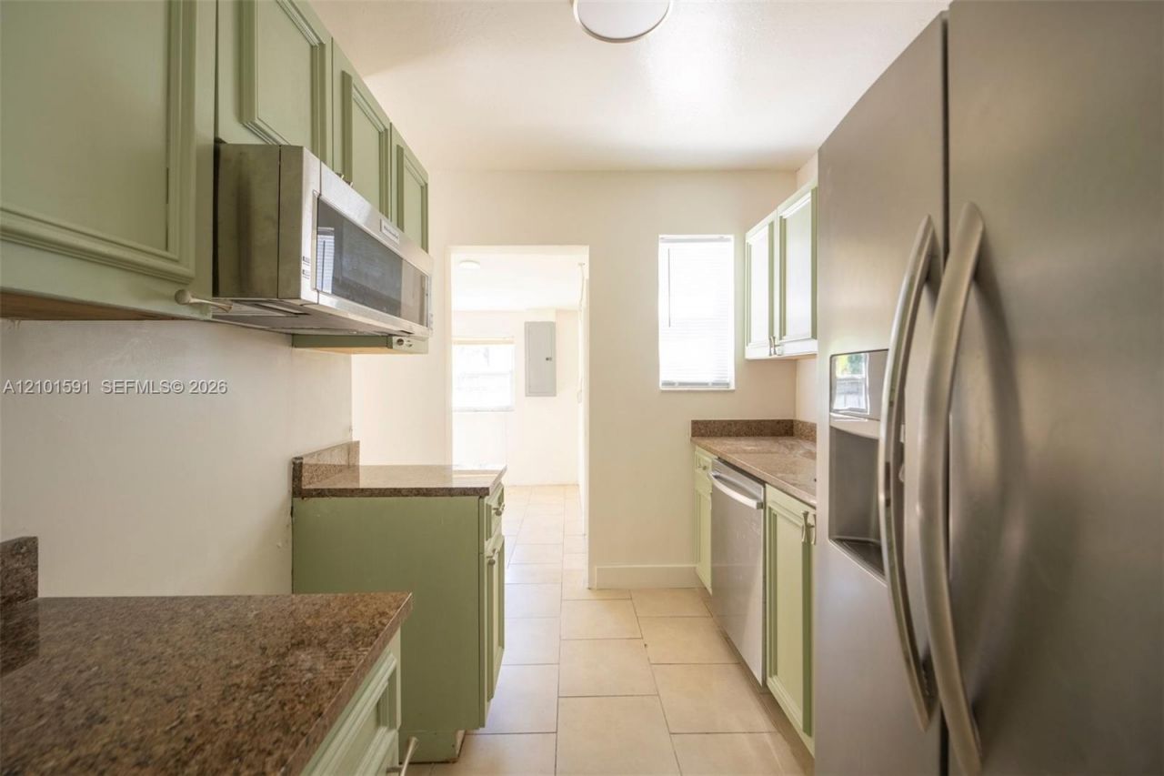 2340 NE 3rd Ave , Pompano Beach, FL 33060 Photo