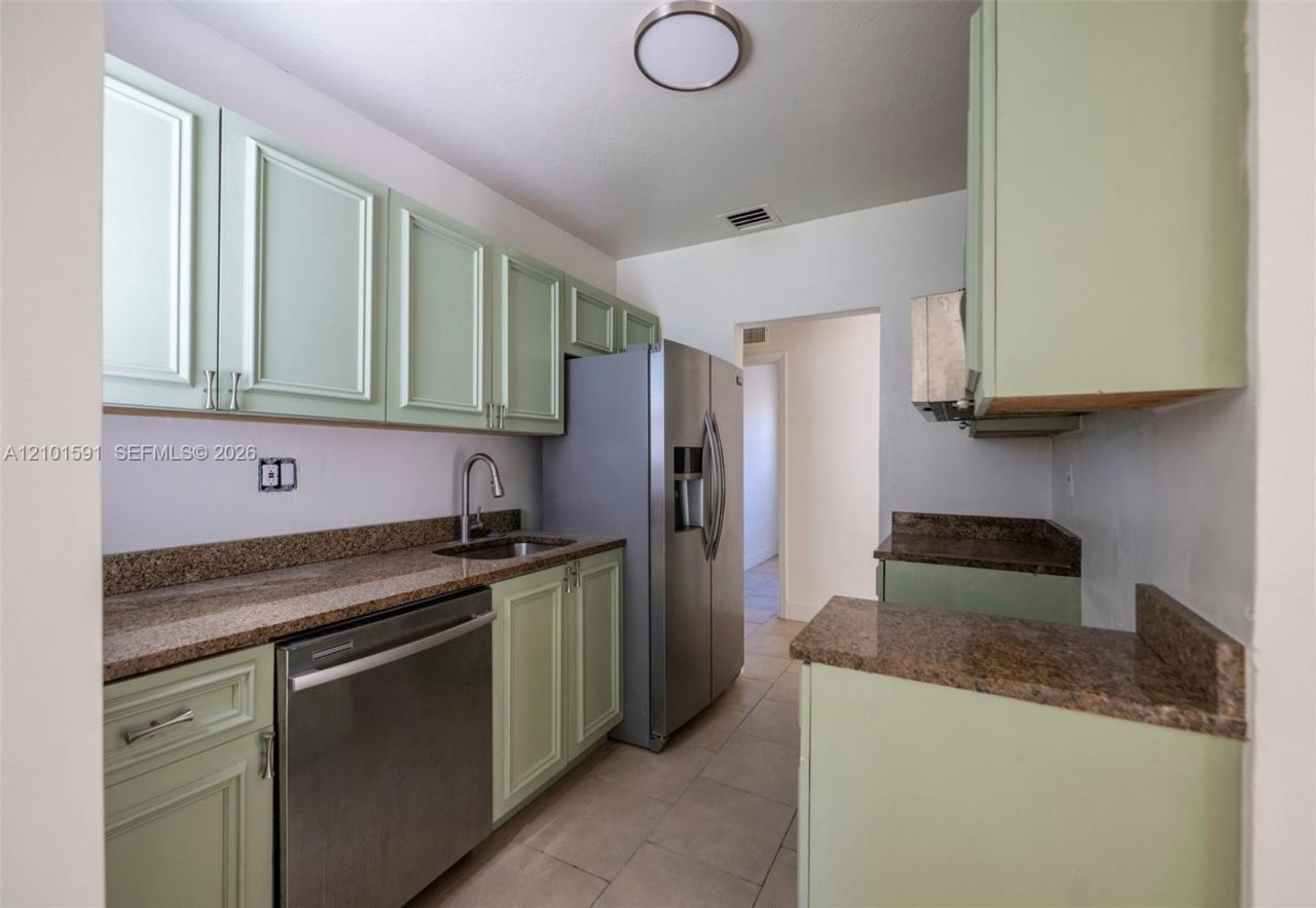 2340 NE 3rd Ave , Pompano Beach, FL 33060 Photo