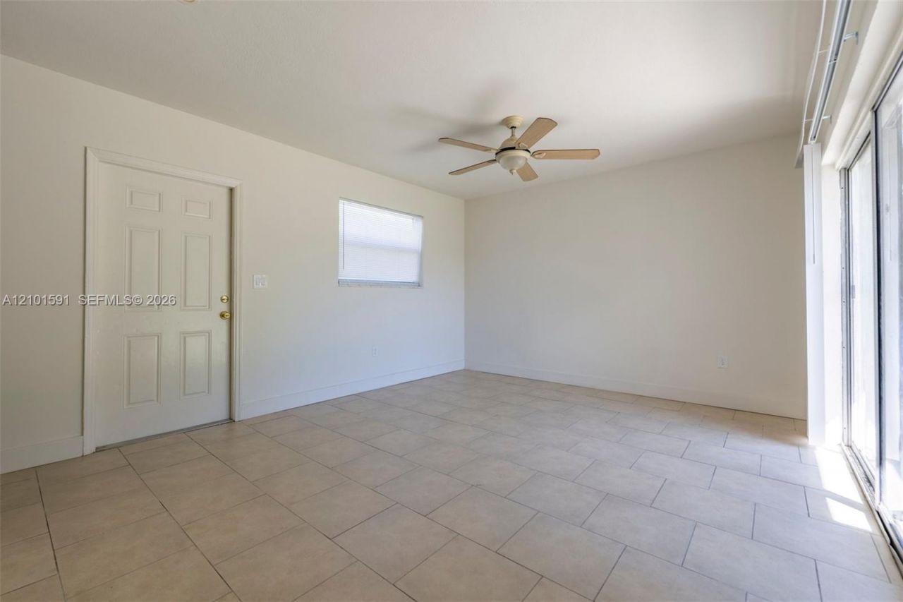 2340 NE 3rd Ave , Pompano Beach, FL 33060 Photo