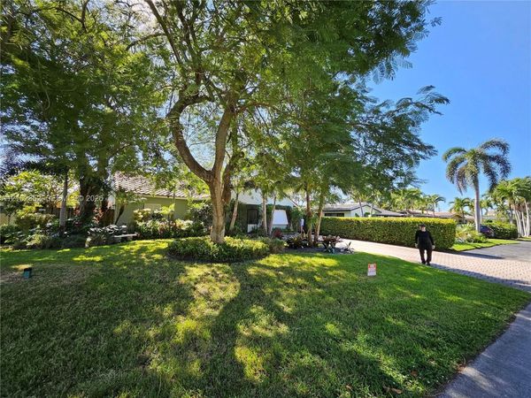 2016 NE 26th Dr, Wilton Manors, FL 33306
