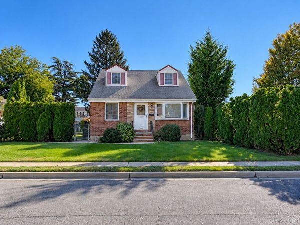 256 9th Street , Bethpage, NY 11714