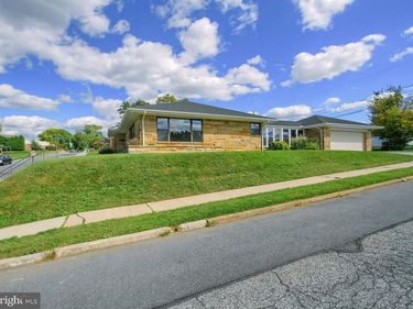 564 W CARACAS AVENUE, HERSHEY, PA 17033