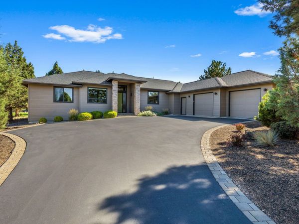 704 Golden Pheasant Drive, Redmond, OR 97756