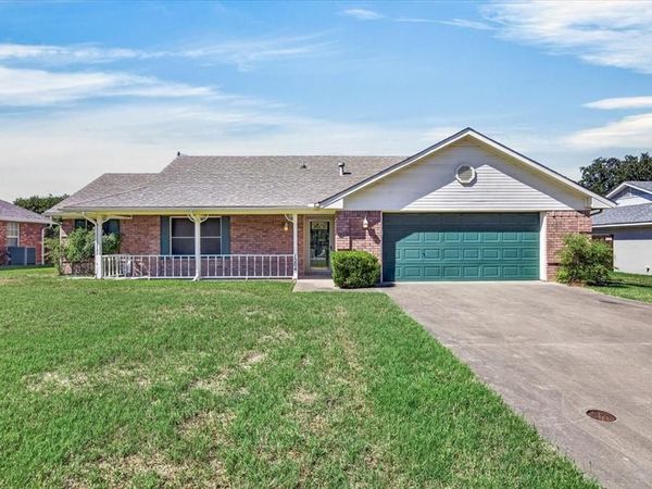 1204 S Bettie Street, Mabank, TX 75147