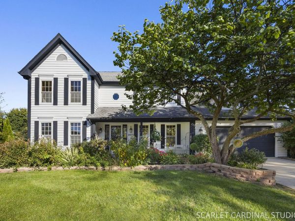 2071 Chatham Drive , Wheaton, IL 60189