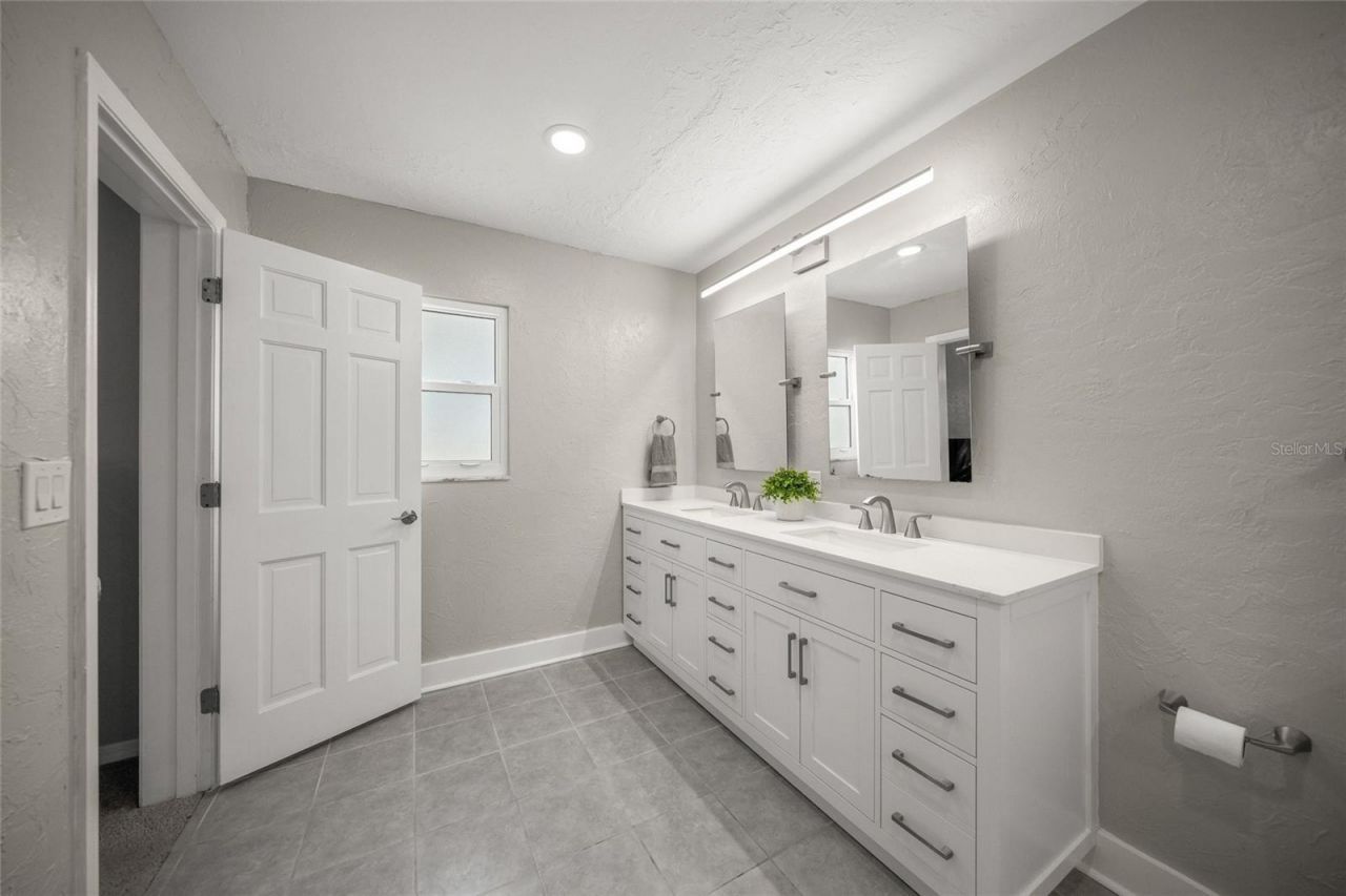 2130 E Leewynn Drive, Sarasota, FL 34240 Photo