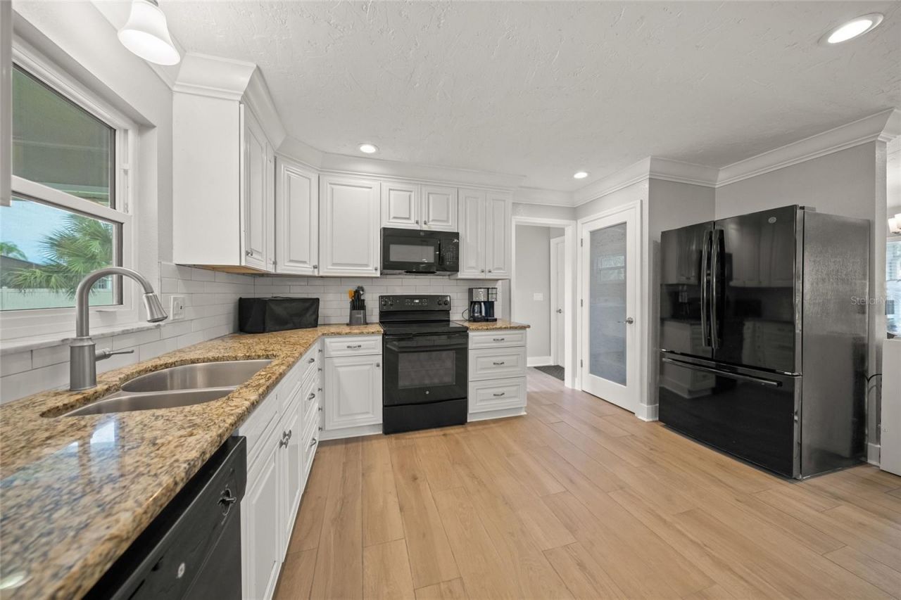 2130 E Leewynn Drive, Sarasota, FL 34240 Photo