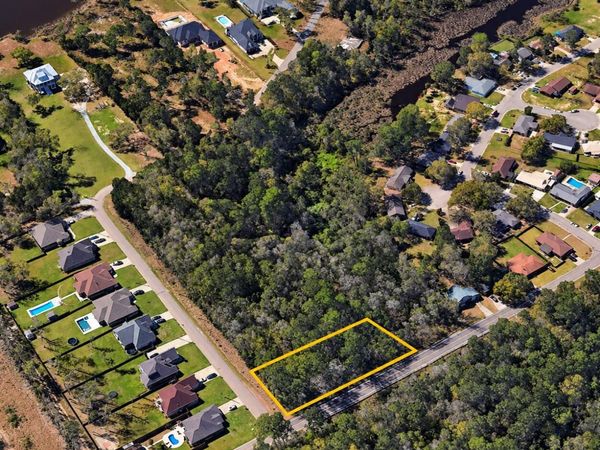Wetzel Drive, Biloxi, MS 39532