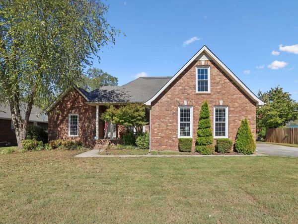 1911 Kensington Dr, Murfreesboro, TN 37127