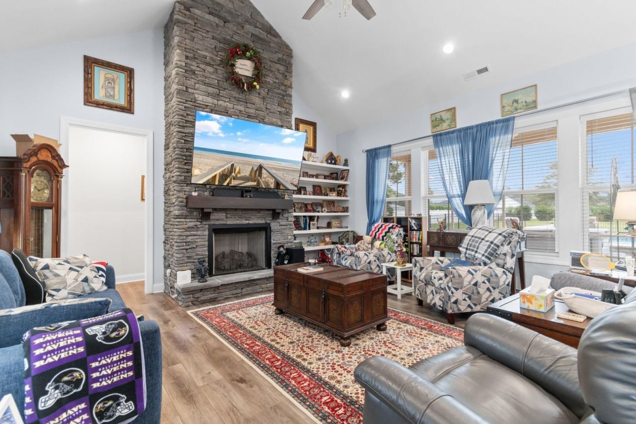 4077 Hagwood Circle  Photo 9