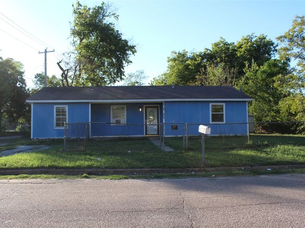 309 S 3rd Avenue , Durant, OK 74701