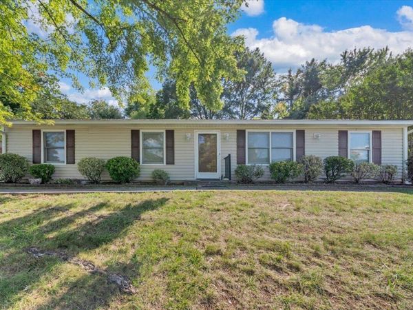5511 N Garden LN, Roanoke, VA 24019