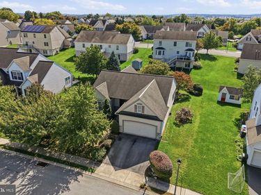 341 HOLLOW VW, MANHEIM, PA 17545