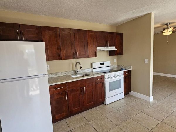 1200 W BLUE HERON Boulevard, Unit 8, Riviera Beach, FL 33404