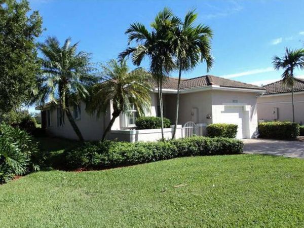 2451 ARAGON Boulevard, Unit 1, Sunrise, FL 33322