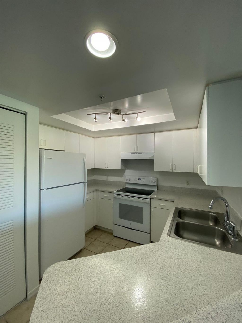 4191 N Haverhill Road, Unit 421, West Palm Beach, FL 33417 Photo
