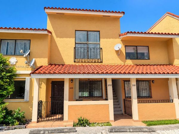 2775 W 61st St, Unit 102, Hialeah, FL 33016