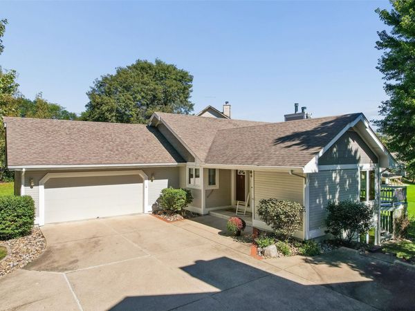 2800 Scenic Place, West Des Moines, IA 50265