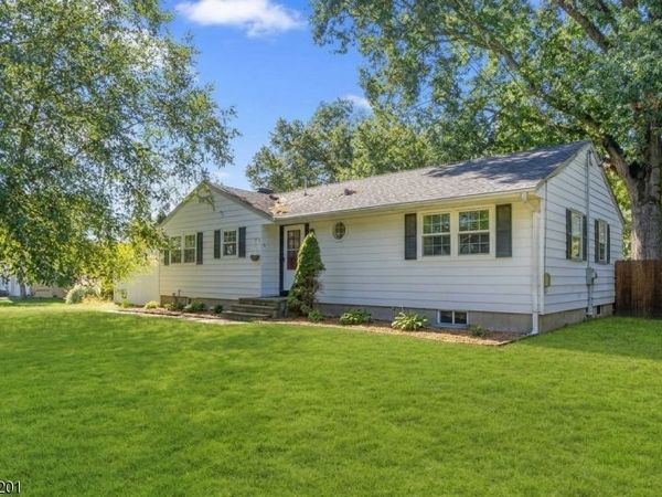 16 Dayton Rd, Raritan, NJ 08822