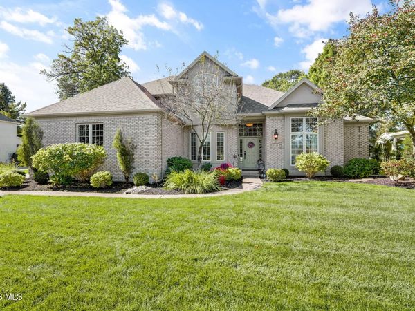 2225 Willow Pond Boulevard , Sylvania, OH 43560