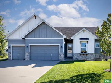 10591 S 112th Street, Papillion, NE 68046