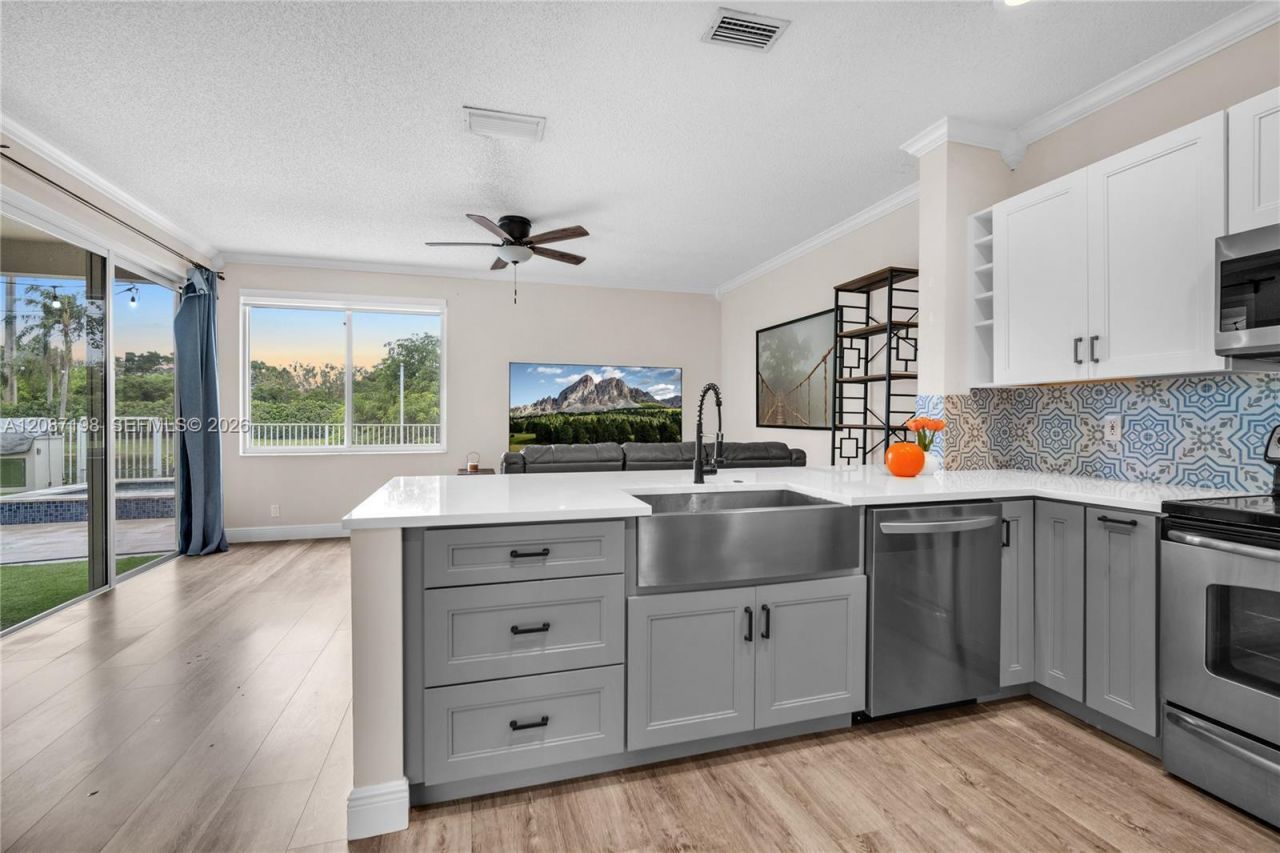 401 Bermuda Springs Dr, Weston, FL 33326 Photo