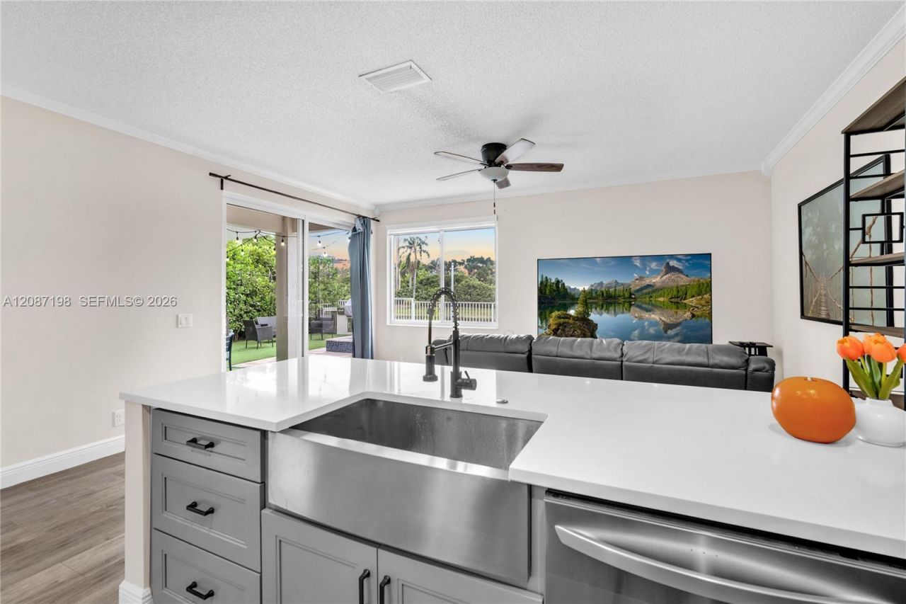 401 Bermuda Springs Dr, Weston, FL 33326 Photo