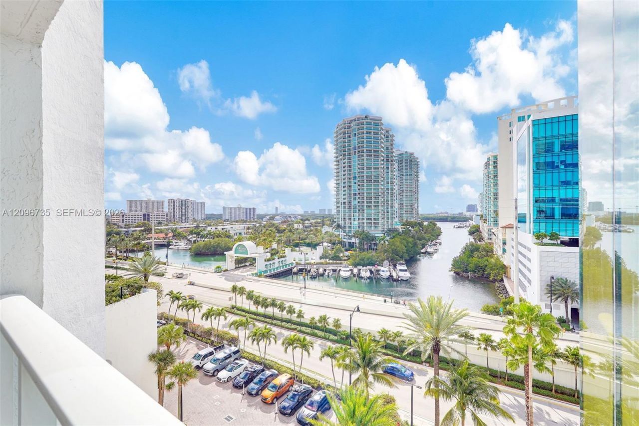 16485 Collins Ave , Unit 738, Sunny Isles Beach, FL 33160 Photo