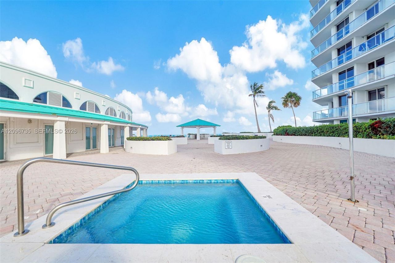 16485 Collins Ave , Unit 738, Sunny Isles Beach, FL 33160 Photo