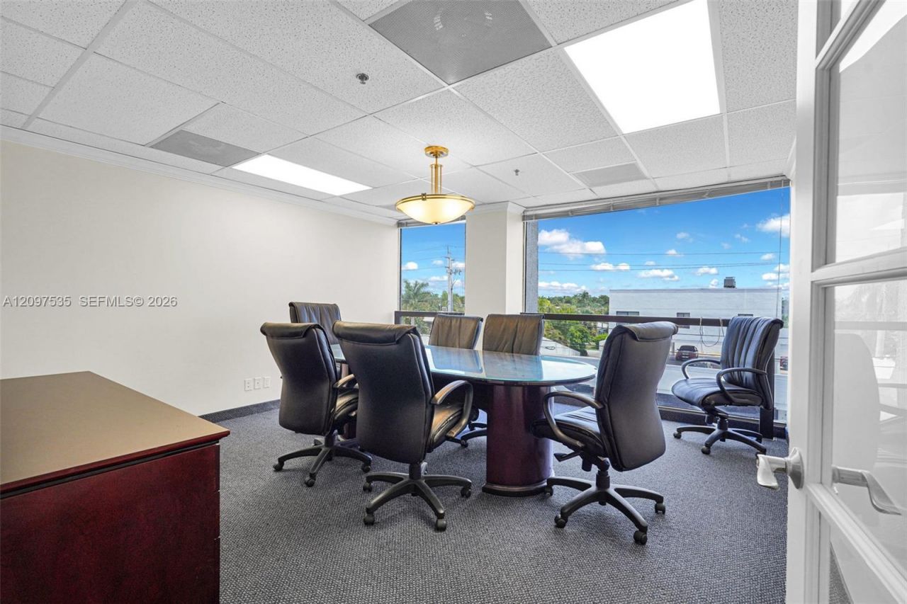 2691 E Oakland Park Blvd, Fort Lauderdale, FL 33306 Photo