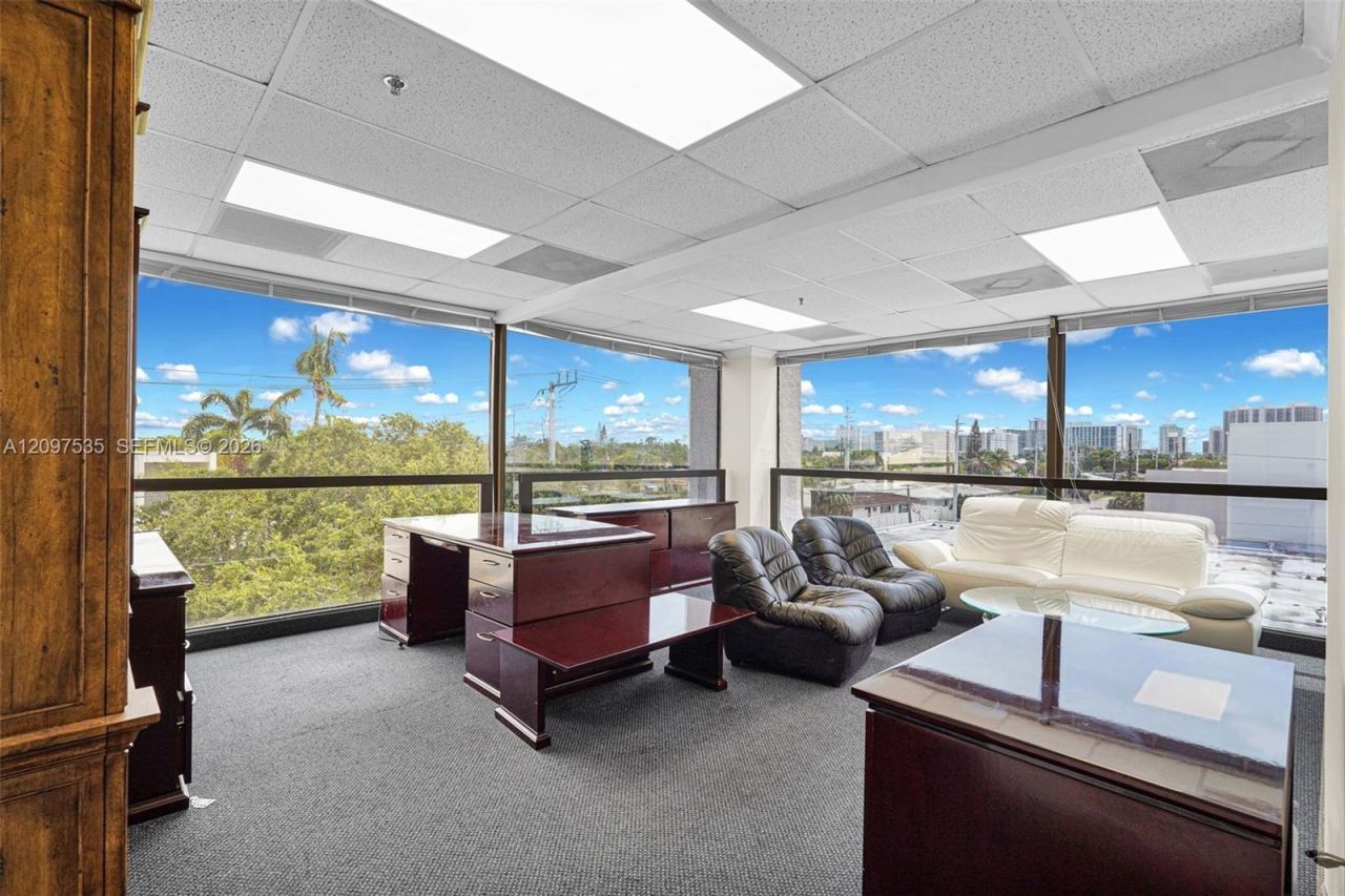 2691 E Oakland Park Blvd, Fort Lauderdale, FL 33306 Photo