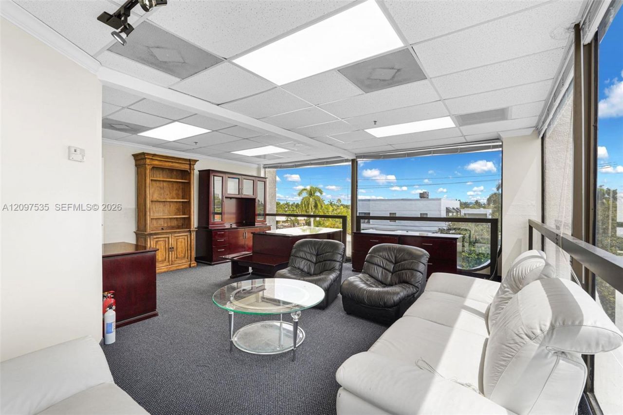 2691 E Oakland Park Blvd, Fort Lauderdale, FL 33306 Photo