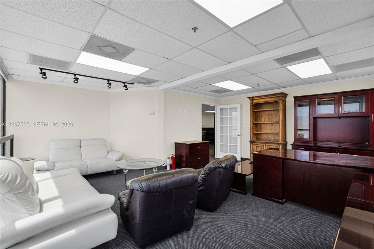 2691 E Oakland Park Blvd, Fort Lauderdale, FL 33306 Photo
