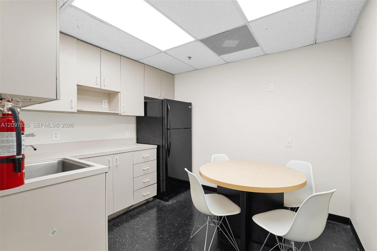 2691 E Oakland Park Blvd, Fort Lauderdale, FL 33306 Photo