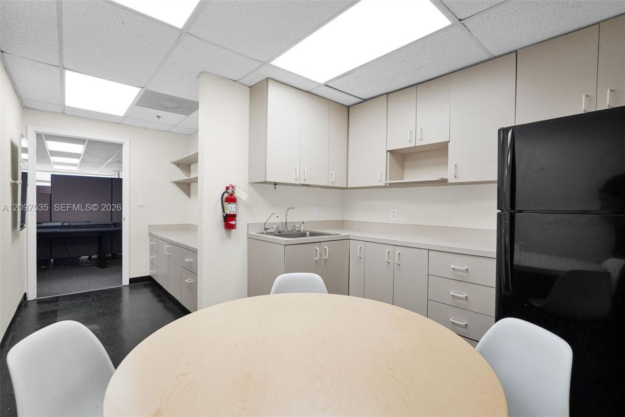 2691 E Oakland Park Blvd, Fort Lauderdale, FL 33306 Photo