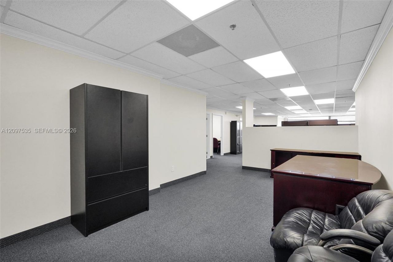 2691 E Oakland Park Blvd, Fort Lauderdale, FL 33306 Photo