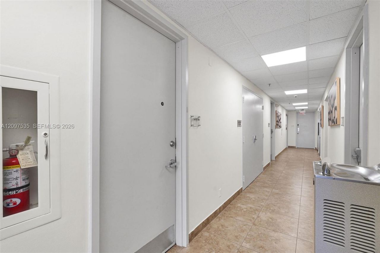 2691 E Oakland Park Blvd, Fort Lauderdale, FL 33306 Photo