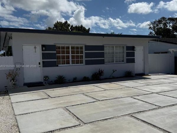 831 NW 24th Ave , Miami, FL 33125