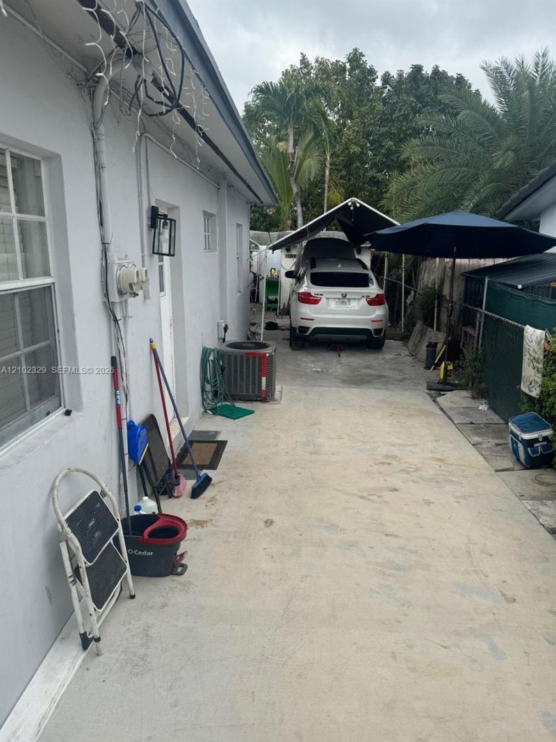 831 NW 24th Ave , Miami, FL 33125 Photo