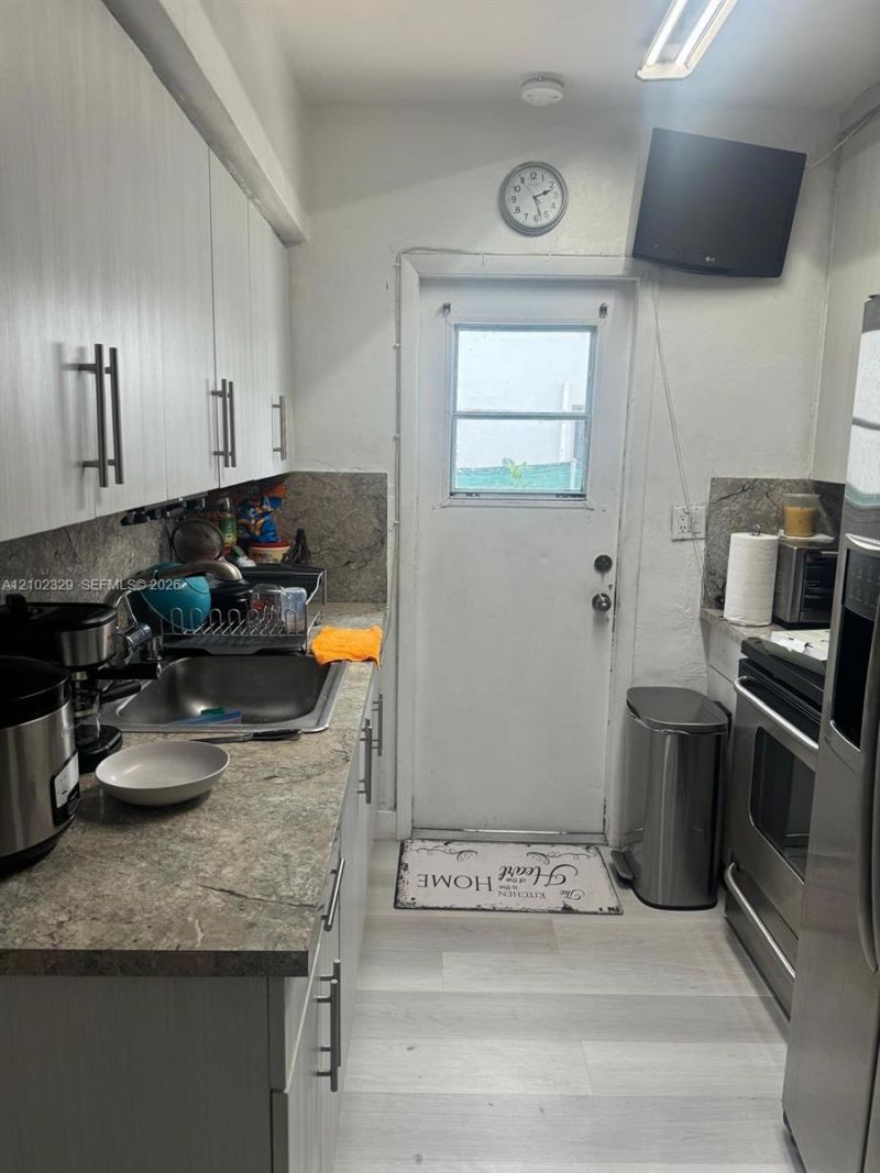 831 NW 24th Ave , Miami, FL 33125 Photo