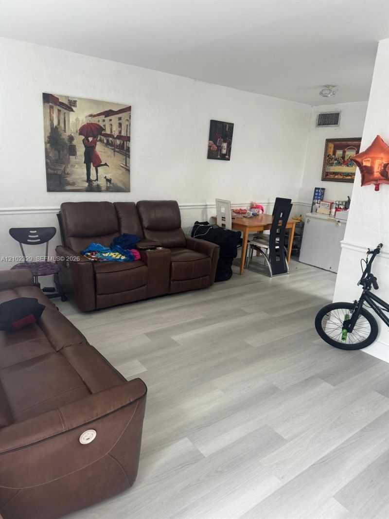 831 NW 24th Ave , Miami, FL 33125 Photo