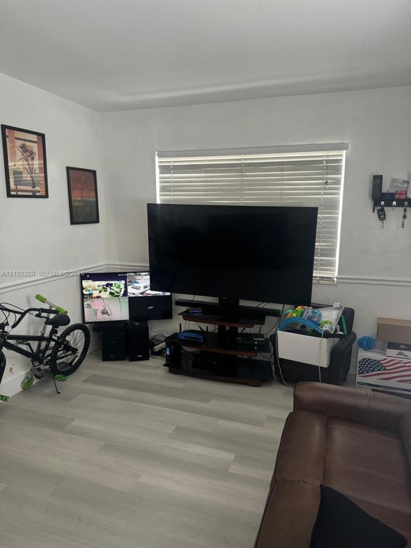 831 NW 24th Ave , Miami, FL 33125 Photo