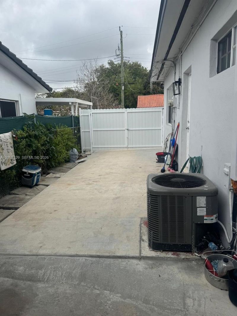 831 NW 24th Ave , Miami, FL 33125 Photo