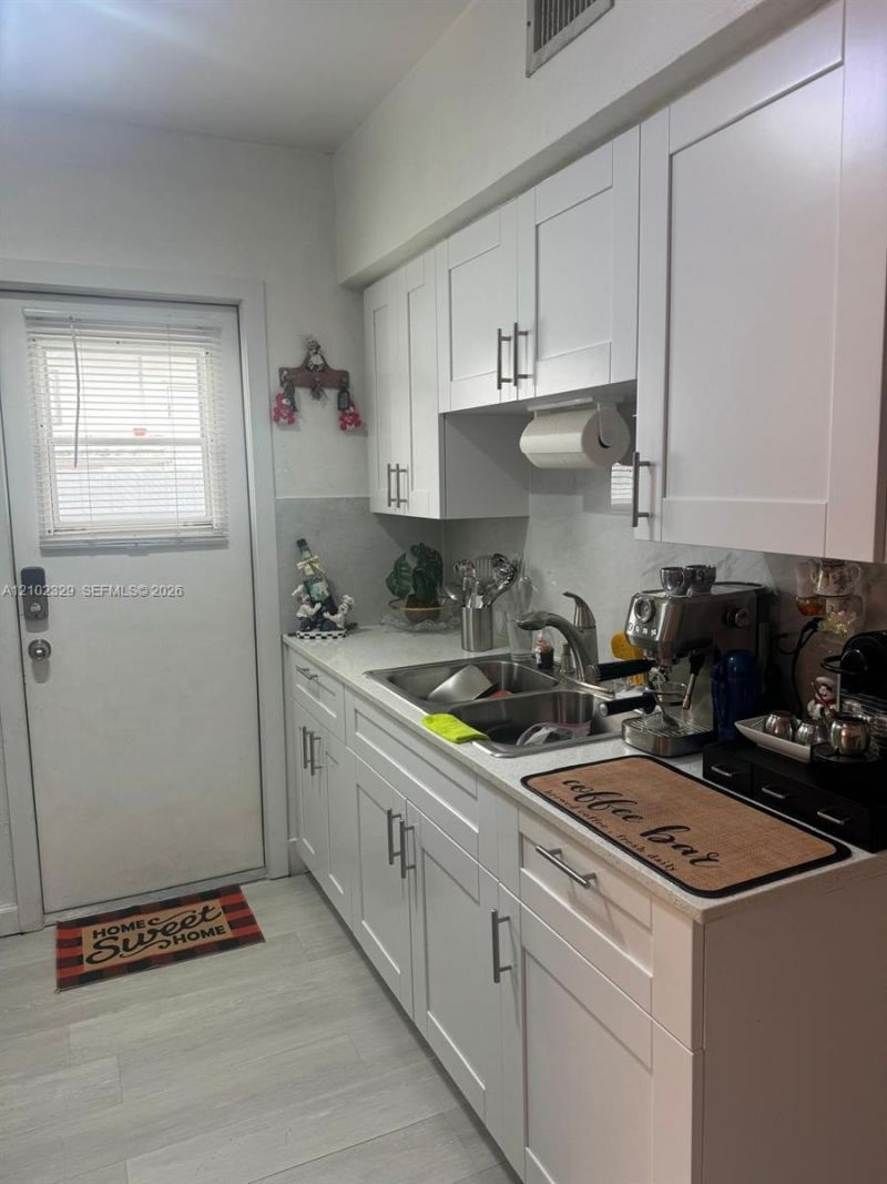 831 NW 24th Ave , Miami, FL 33125 Photo