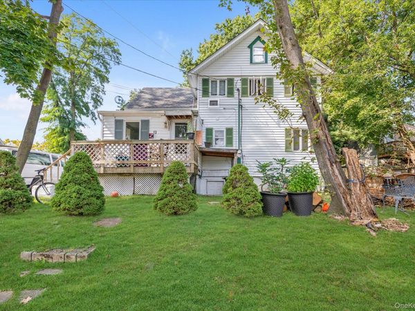 12 Beech Court , Glen Cove, NY 11542