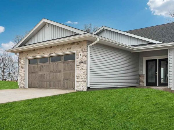 1022 Highland Trl, Solon, IA 52333